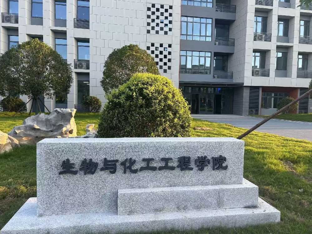 上犹县扬州职业大学体育场高杆灯项目
